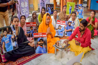 Fans went to the temple to pray for Indias victory