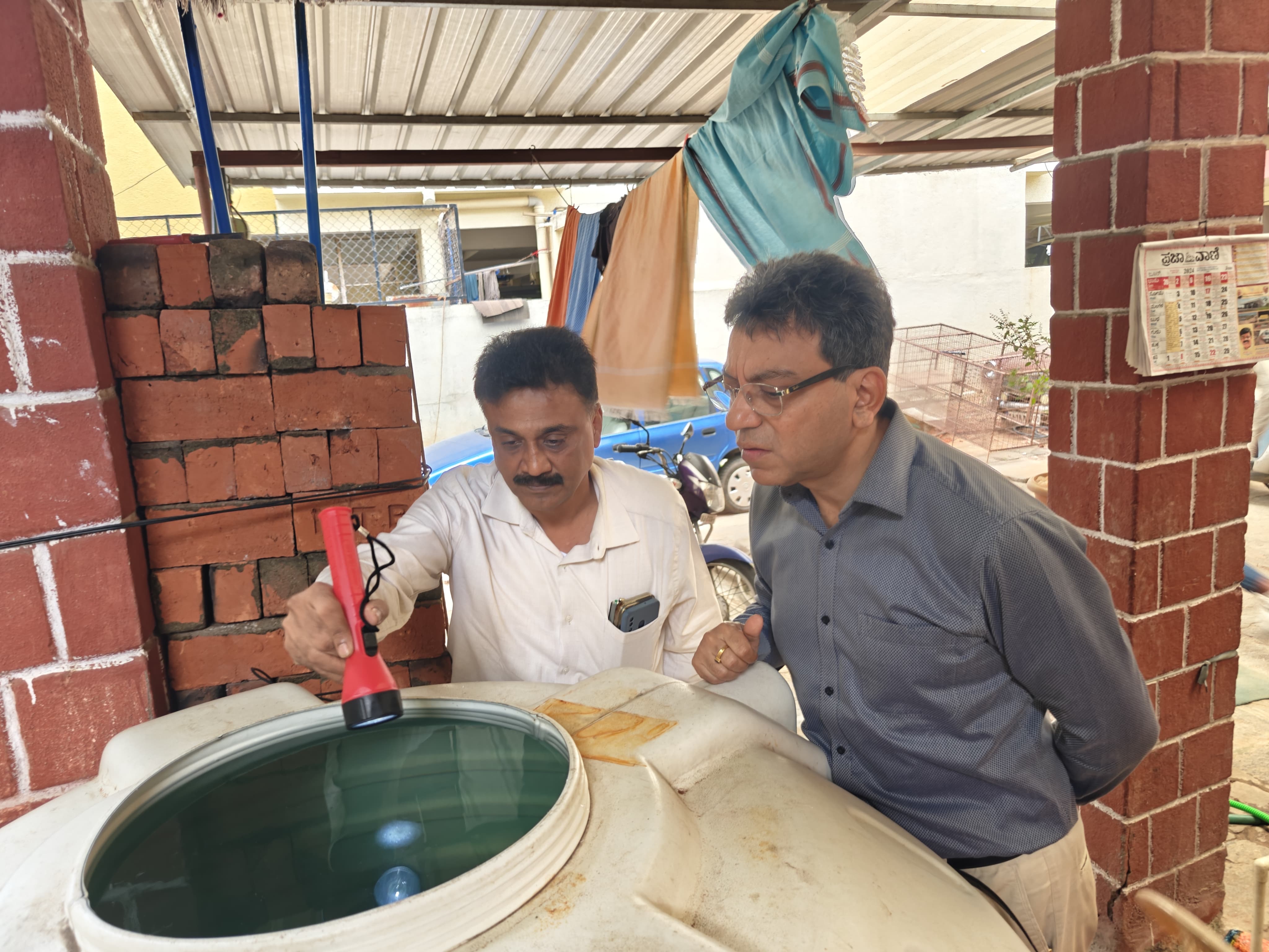 BBMP CHIEF COMMISSIONER TUSHAR GIRINATH VISITING HOME ON ACCOUNT OF DENGUE DRY DAY