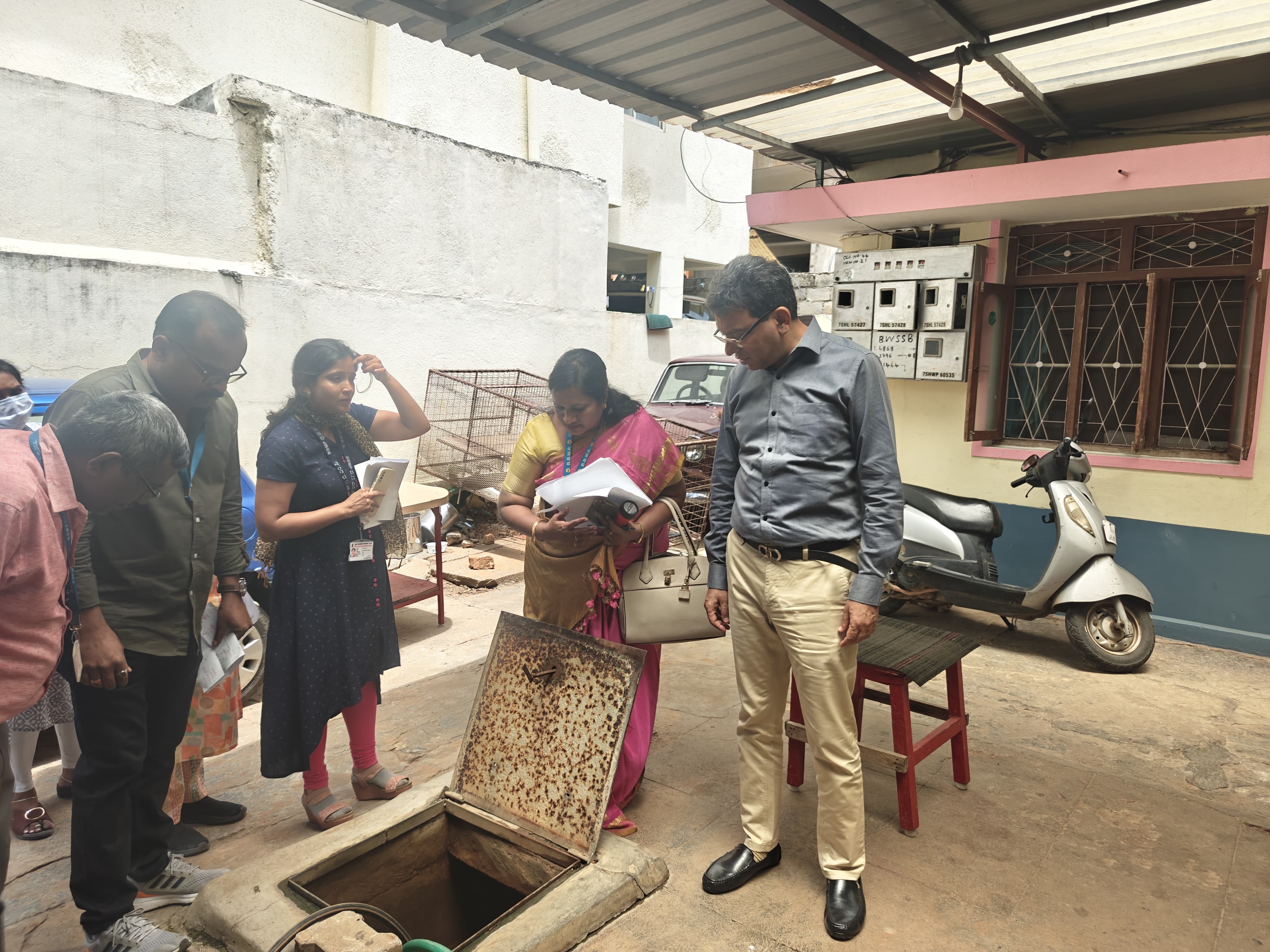 BBMP CHIEF COMMISSIONER TUSHAR GIRINATH VISITING HOME ON ACCOUNT OF DENGUE DRY DAY