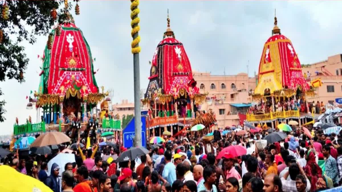 पुरी रथयात्रा भगदड़ : दो अफसर सस्पेंड, डीएम-एसपी का ट्रांसफर, 25 लाख की मदद की घोषणा 2 Government took action after Puri Rathyatra stampede