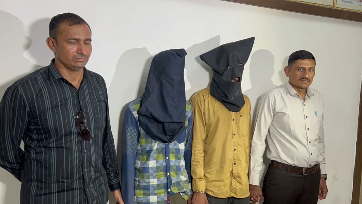 two-members-of-gang-involved-in-raids-and-robberies-in-different-states-arrested-by-surat-crime-branch