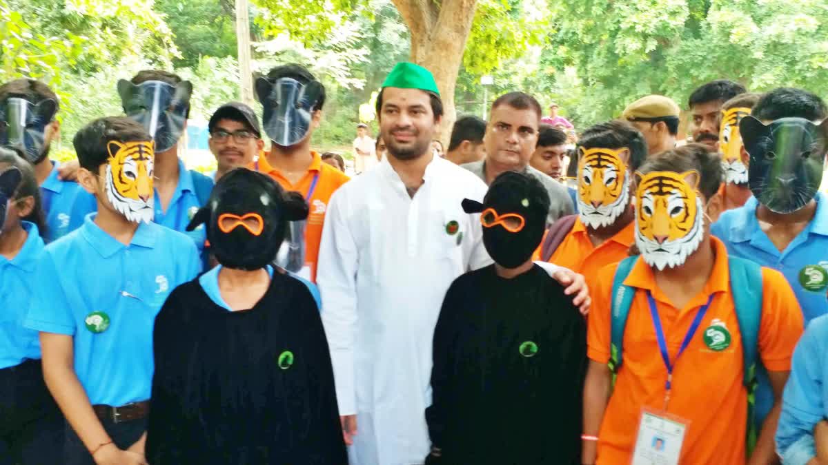 Tej Pratap Yadav released black panther in Patna