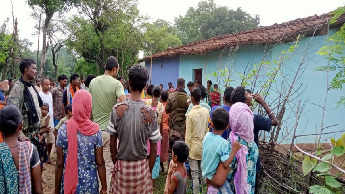http://10.10.50.75//jharkhand/29-July-2023/jh-wes-01-murder-of-relations-father-killed-his-own-son-in-kadamdiha-goilkera-absconding-image-jh10021_29072023165909_2907f_1690630149_1039.jpg