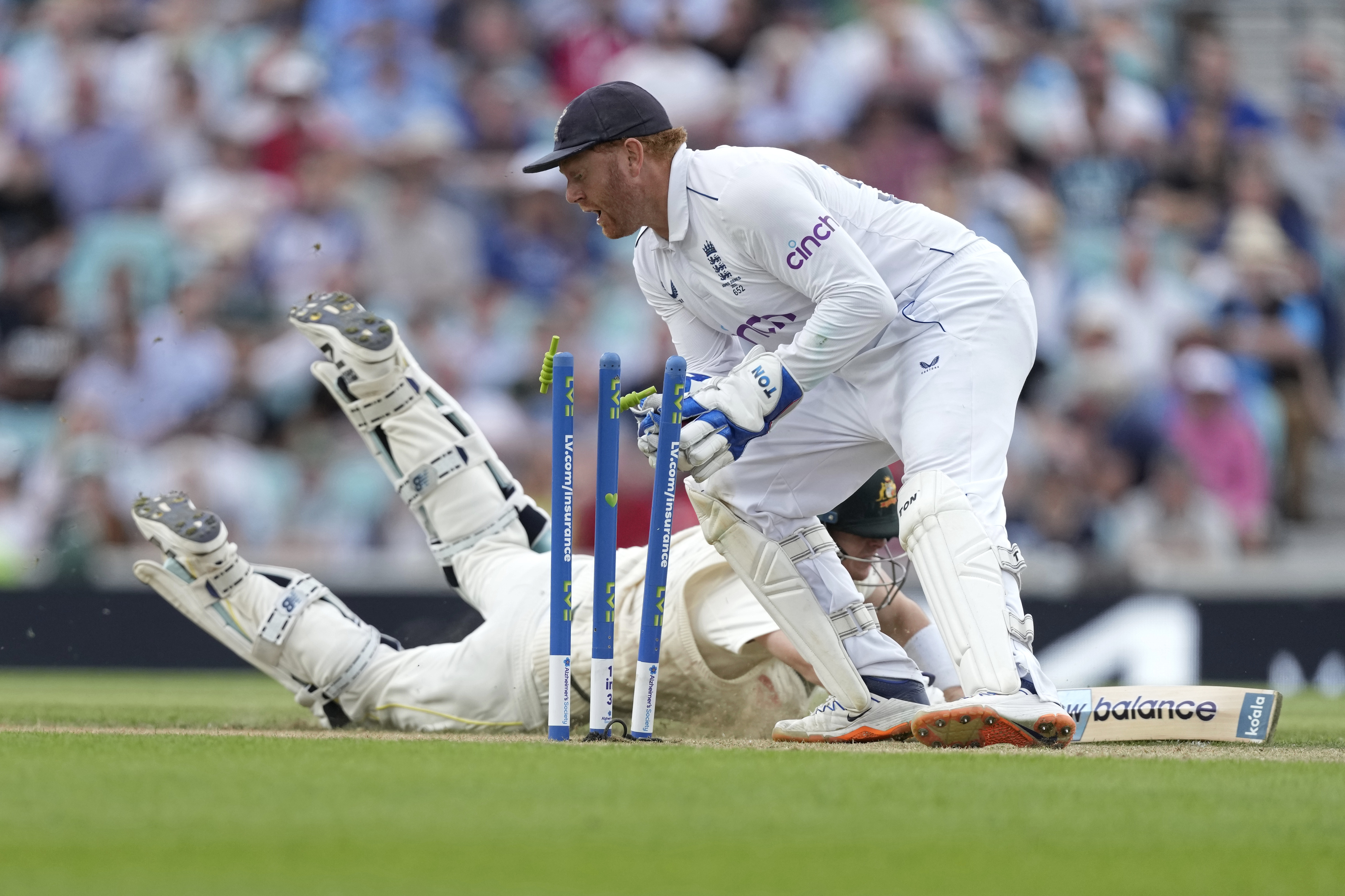 The “Not out” decision helped Australia add 100 more runs to the board. Visitors watched England blaze 283 in almost 55 overs, while they crept just above that mark in 103.1.