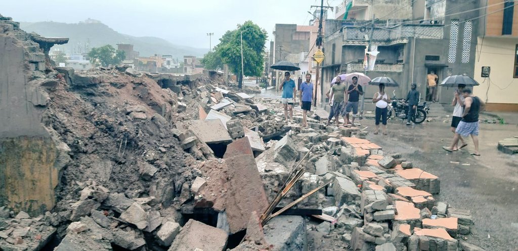 Wall collapsed in Jaipur