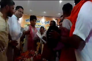 Union Civil Aviation Minister Jyotiraditya Scindia has been touring different localities in Madhya Pradesh's Gwalior; his home city, as well as interacting with people associated with various social organizations or forums for the past two days.