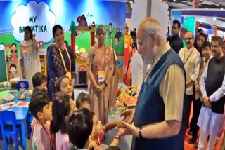 PM Modi with children