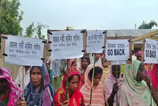 Manikpur locals Protest against Kacharipeti GP President