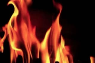 fire-breaks-out-in-two-stories-shopping-complex-in-anantnag