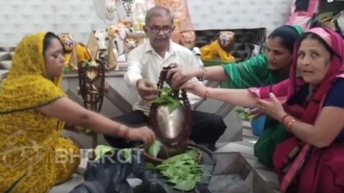 Rajasthan: Fulfilling Father's Vow, Daughter Installs 1.25-foot Shivling Of Quicksilver In House