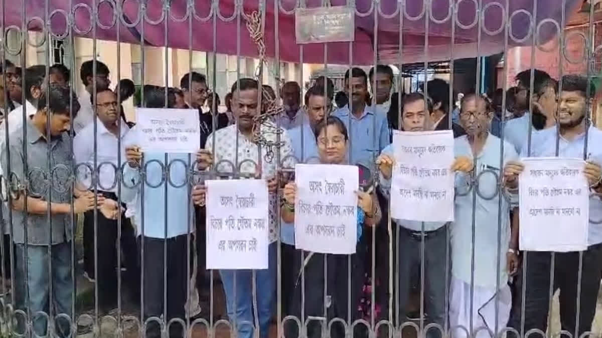 Lawyers Protest at Arambagh Court