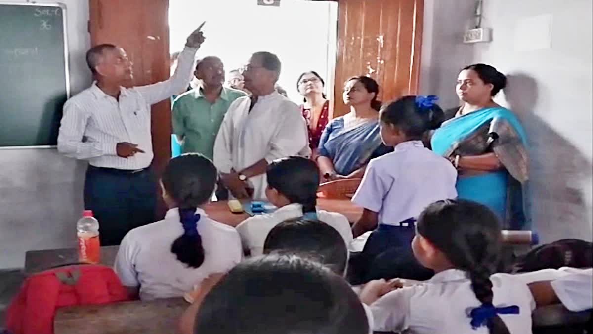 Siliguri Mayor Visits School