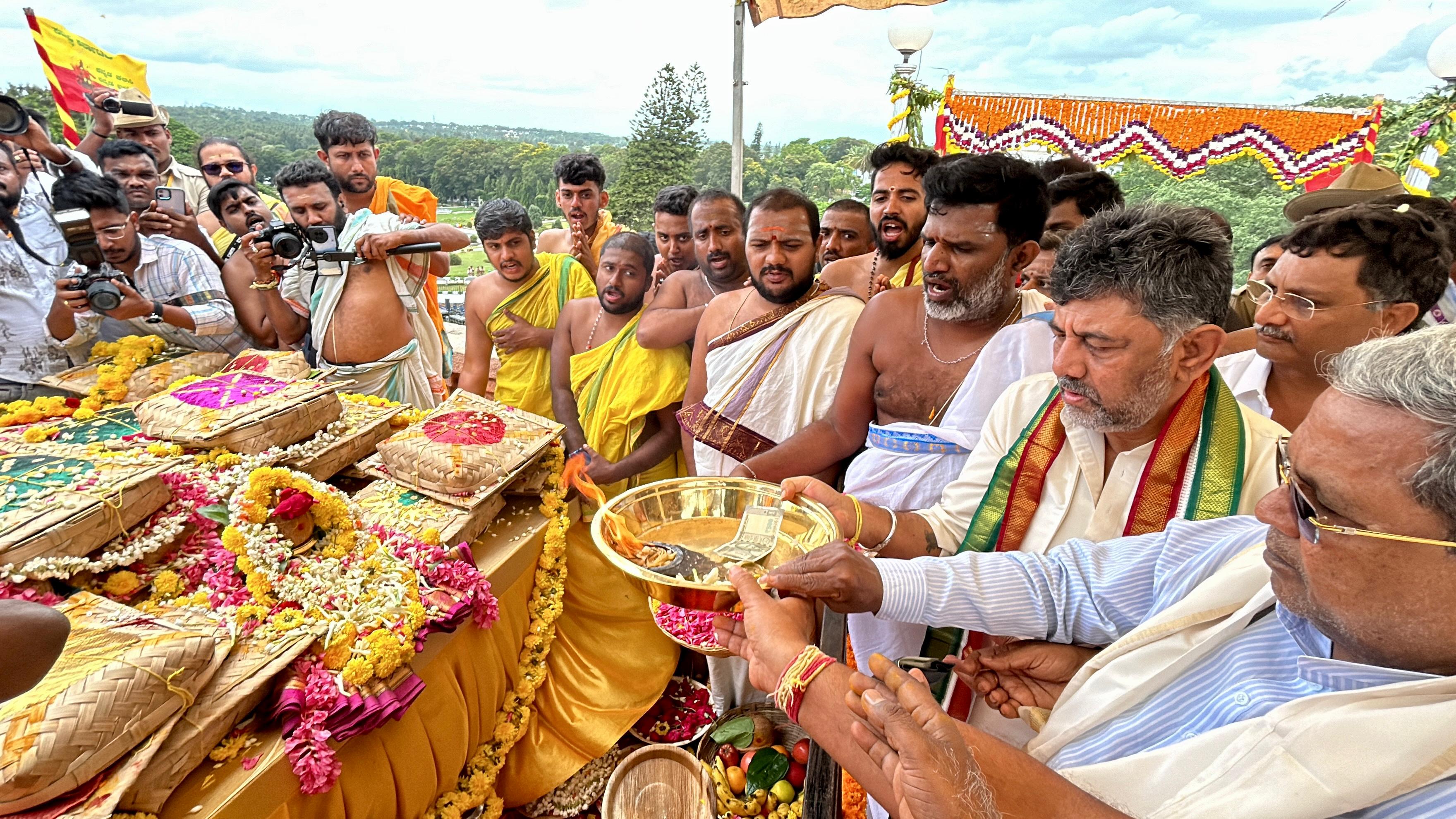 ಕಾವೇರಿಗೆ ಬಾಗಿನ ಅರ್ಪಿಸುವ ಕಾರ್ಯಕ್ರಮ