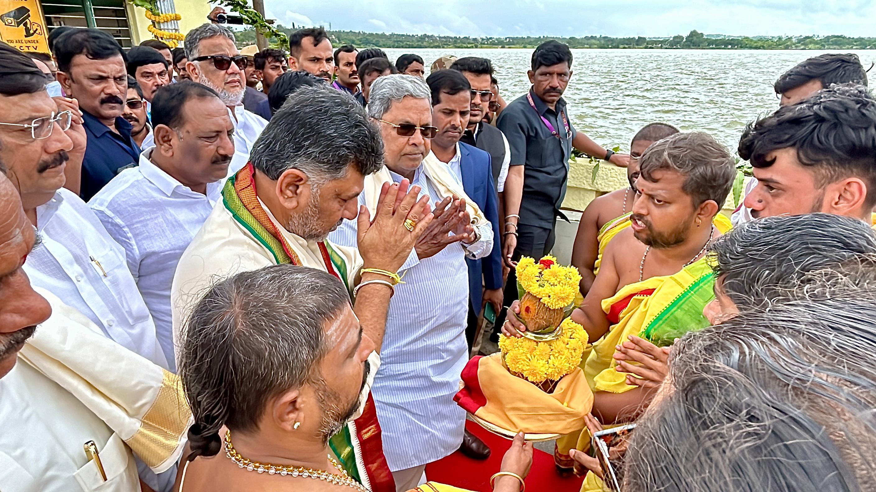 ಕಾವೇರಿಗೆ ಬಾಗಿನ ಅರ್ಪಿಸುವ ಕಾರ್ಯಕ್ರಮ