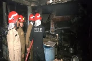 FIRE ACCIDENT IN DELHI  FIRE BREAKS OUT AT RESTAURANT  ഐഎൻഎ മാർക്കറ്റിൽ തീപിടുത്തം  ഡൽഹിയിൽ തീപിടുത്തം