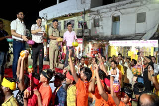 Sawan Second Monday: Flower Shower For Devotees at Kashi Vishwanath Temple