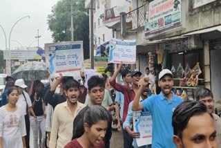 شجرکاری مہم کے موقع پر پیدل مارچ