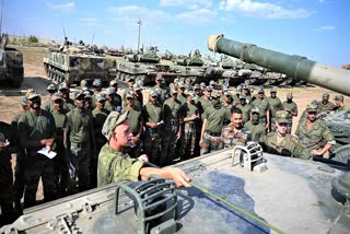 Indian Army Troops get familiarise with the equipment used by Russian Army