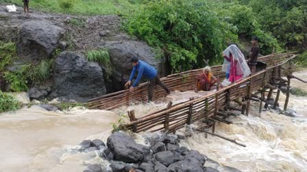 RISKING LIFE FOR FISHING in JABALPUR FLOOD like SITUATION