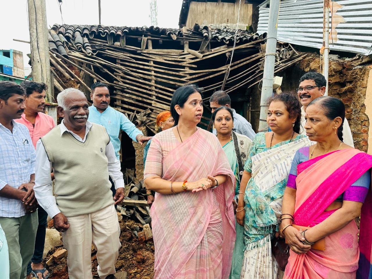 Lakshmi Hebbalkar  Minister encouraged flood victims  Belagavi