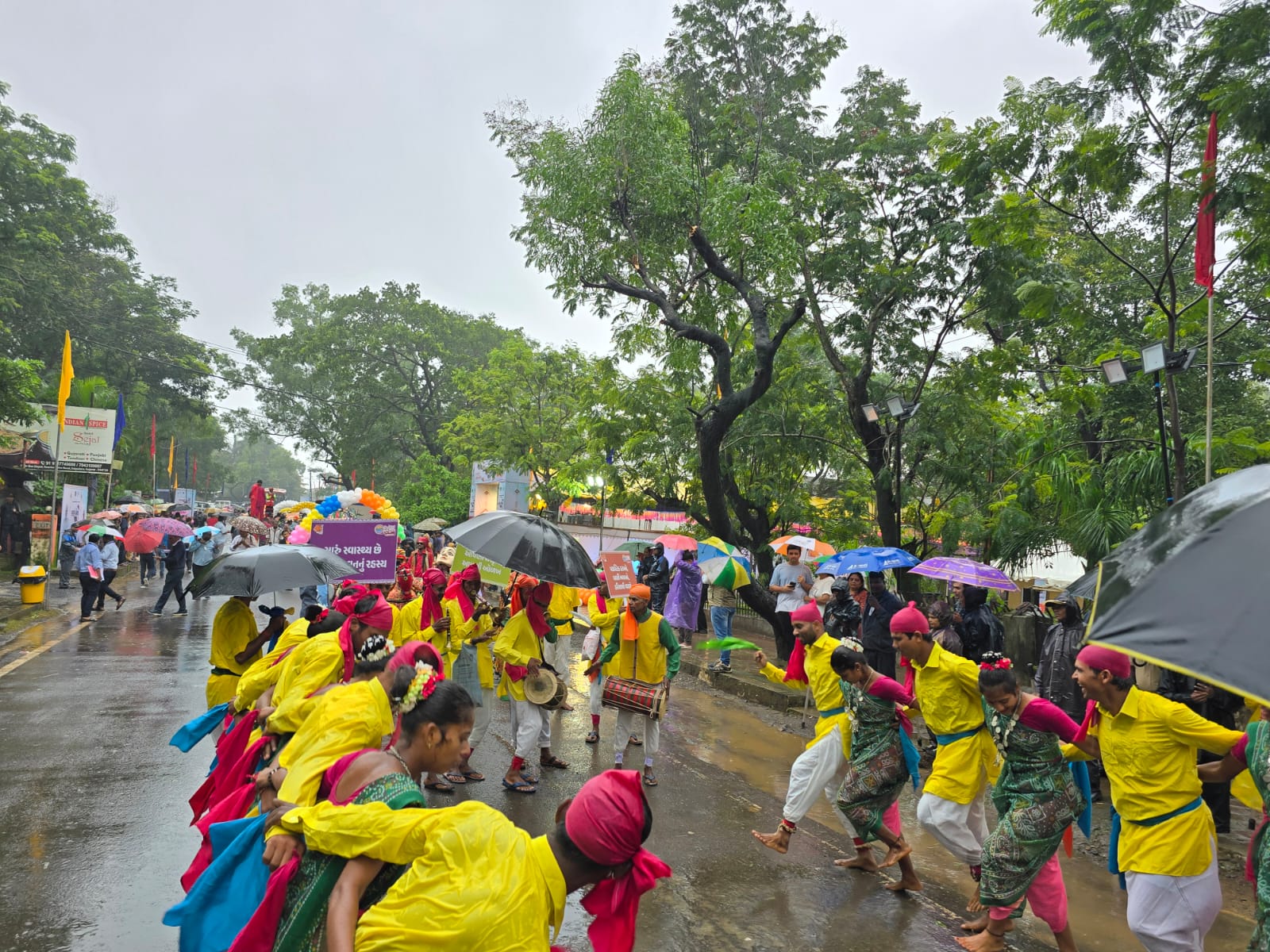 ગ્રામ્ય સંસ્કૃતિની ઝલક પણ અહી જોવા મળે છે