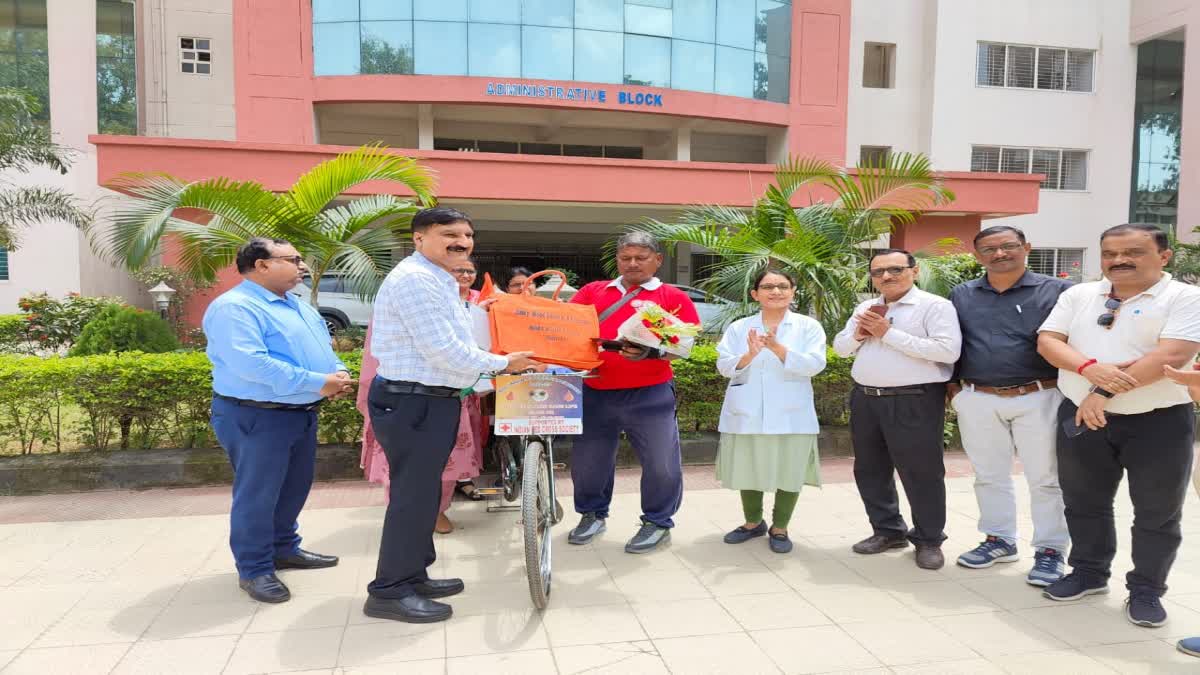 jaidev-raut-who-created-awareness-about-blood-donation-welcomed-in-ranchi