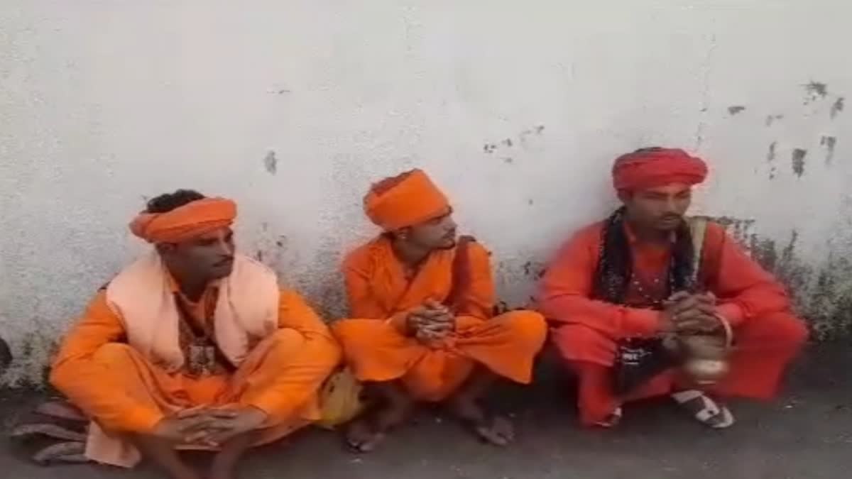 roaming in garb of monk in Ranchi