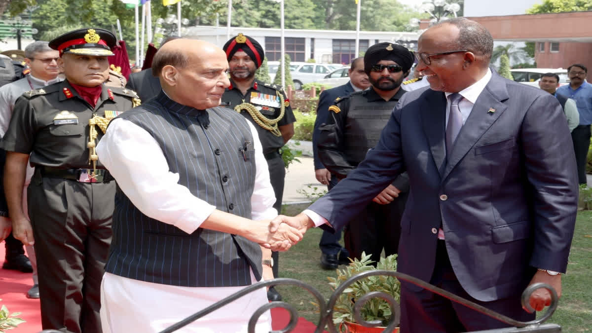 Defence minister Rajnath Singh on Tuesday presented fifteen pairs of parachutes (main and reserve) manufactured by Gliders India Limited to the Kenyan cabinet secretary (defense) Aden Bare Duale in New Delhi. The fifteen pairs of parachutes will be used by the Kenyan armed forces. Apart from this, India also extended support towards setting up an advanced CT scan facility in Kenya.