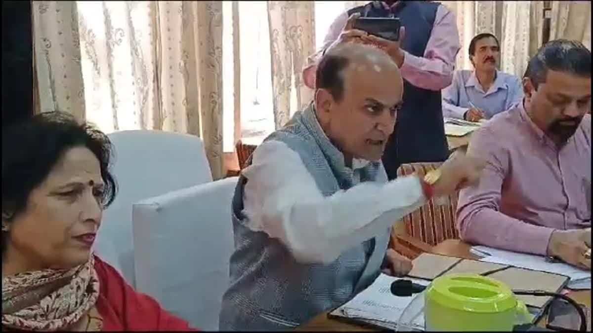 Shimla Mayor And BJP Councilor Clash