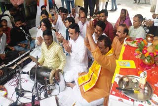 MP Politics Chanting Hanuman Chalisa