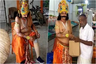 Maveli  Maveli Balaji Pai  Maveli Balaji Pai and Kottayam Onam  Kottayam Onam  Onam  Maveli with his Prosthetic legs  Prosthetic legs  പ്രജകളെ കാണാന്‍ അസുഖങ്ങള്‍ മറന്ന്  വയ്‌പ്പുകാലുമായി ജനങ്ങള്‍ക്കരികിലേക്ക്  മാവേലിയായെത്തി ബാലാജി പൈ  മാവേലി  ബാലാജി പൈ  ഓണം  Kottayam Municipality  Ernakulam  Kottayam  ബാലാജി