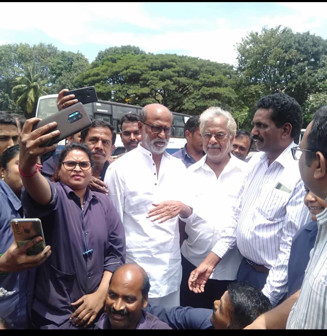 Superstar Rajinikanth recently made a nostalgic visit to bus depot no-4 of BMTC (Bengaluru Metropolitan Transport Corporation) in Bengaluru, Karnataka. Donning a white kurta and surrounded by police security, Rajinikanth graced the depot and warmly interacted with his devoted fans. The superstar also generously posed for photographs with the BMTC staff members.