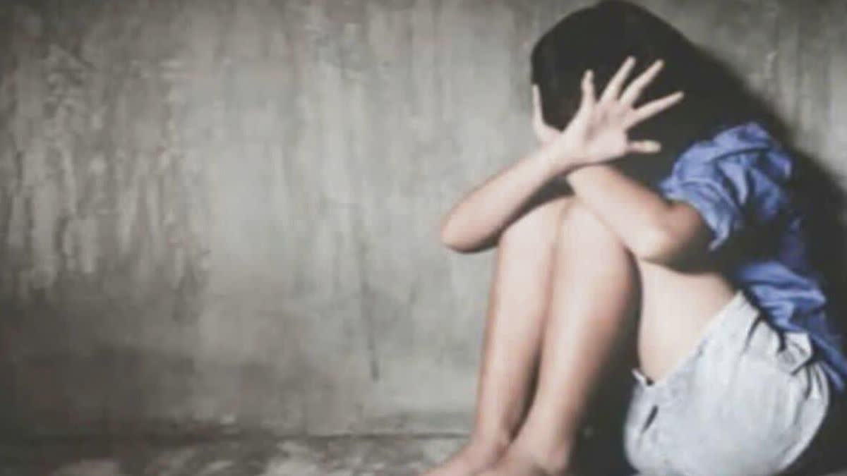 Teacher Abused Girls In Thane