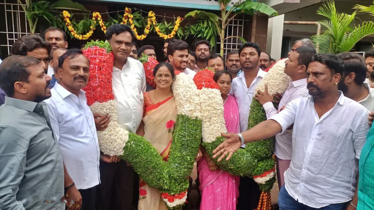 Mrs. Aruna Prahlad Reddy, Mrs. Savita Murali