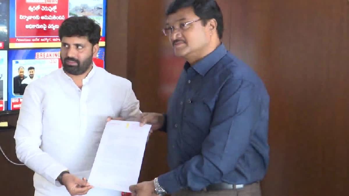 MP ANIL KUMAR DONATES TO HYDRA