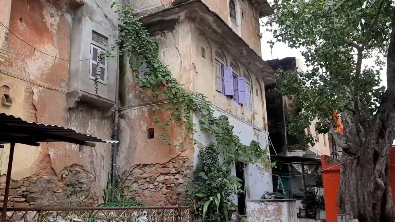 Many houses in dilapidated condition