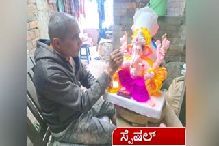 Parasuram Palkar making Ganesha idol