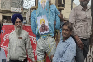 Effigy of Power Minister Harbhajan Singh ETO blown up in the city of Power Minister