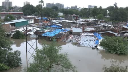 WEATHER REPORT IN GUJARAT  GUJARAT RAIN ALERTS  ഗുജറാത്തില്‍ കനത്ത മഴ  ഗുജറാത്തില്‍ മഴക്കെടുതി രൂക്ഷം