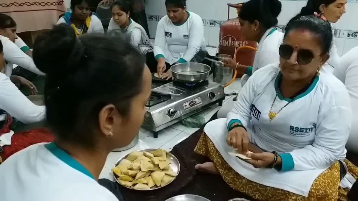 special-fast-food-making-competition-was-held-at-andha-kanya-chatralaya-located-in-junagadh