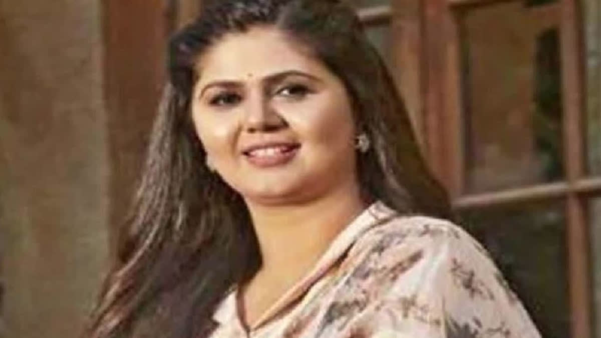 PANKAJA MUNDEN CLAIMS SHE WAS DENIED HOUSE IN MUMBAI FOR BEING MARATHI