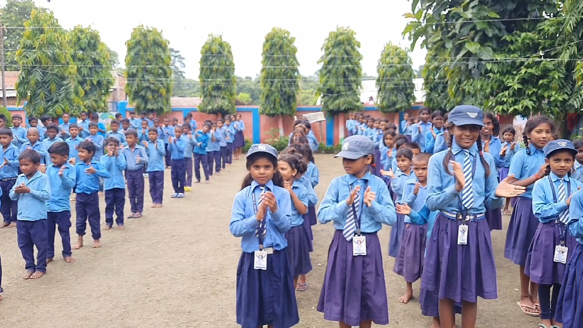 अनुशासन यहां का पहला पाठ