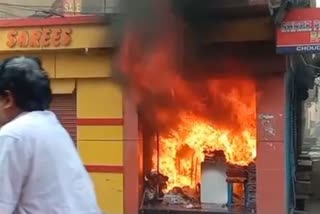 fire breaks out in garment showroom