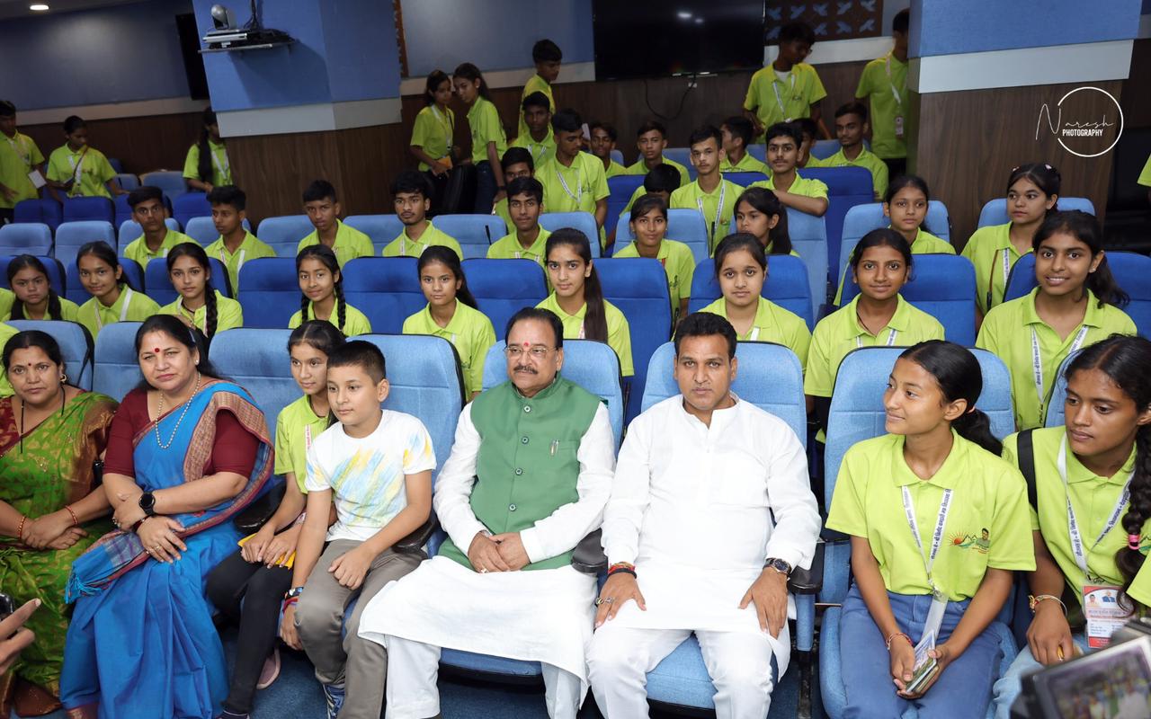 Students visited Parliament House in delhi