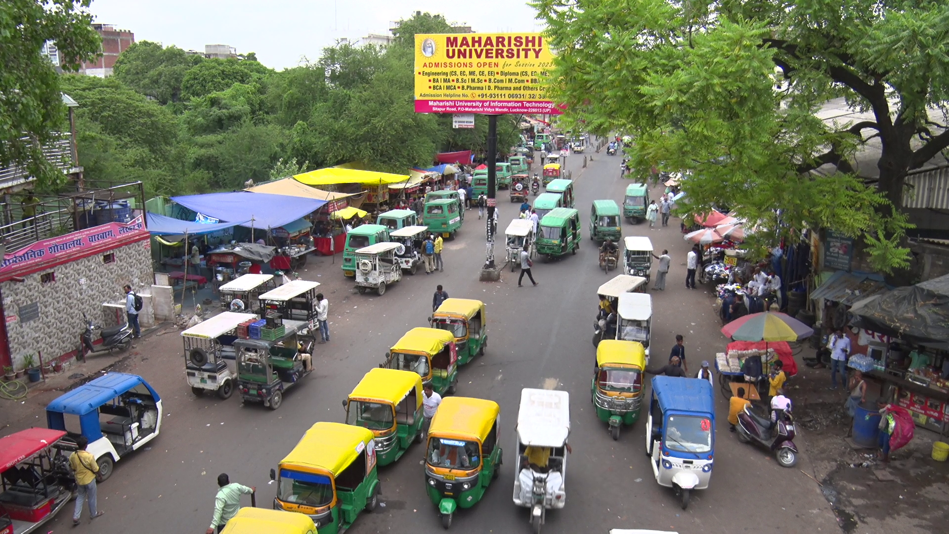 राजधानी के हर चौराहे पर हो रहा लक्ष्मण रेखा का उल्लंघन.