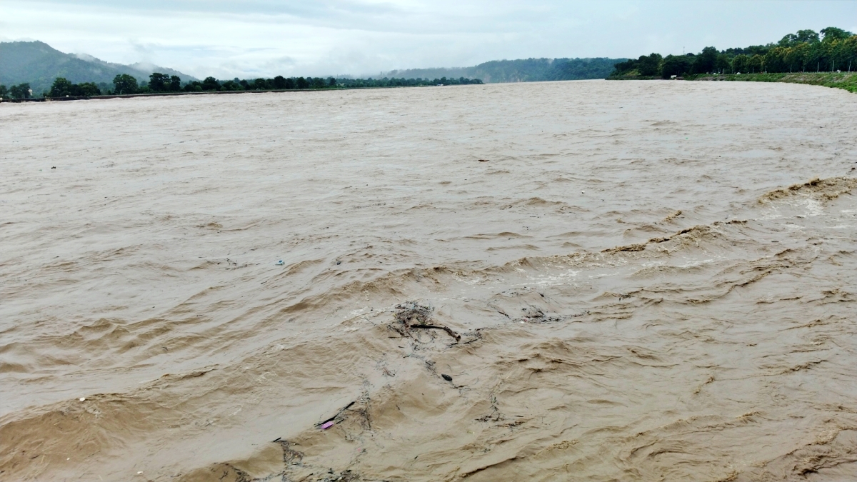 गंडक में जलस्तर बढ़ने के बाद का दृश्य