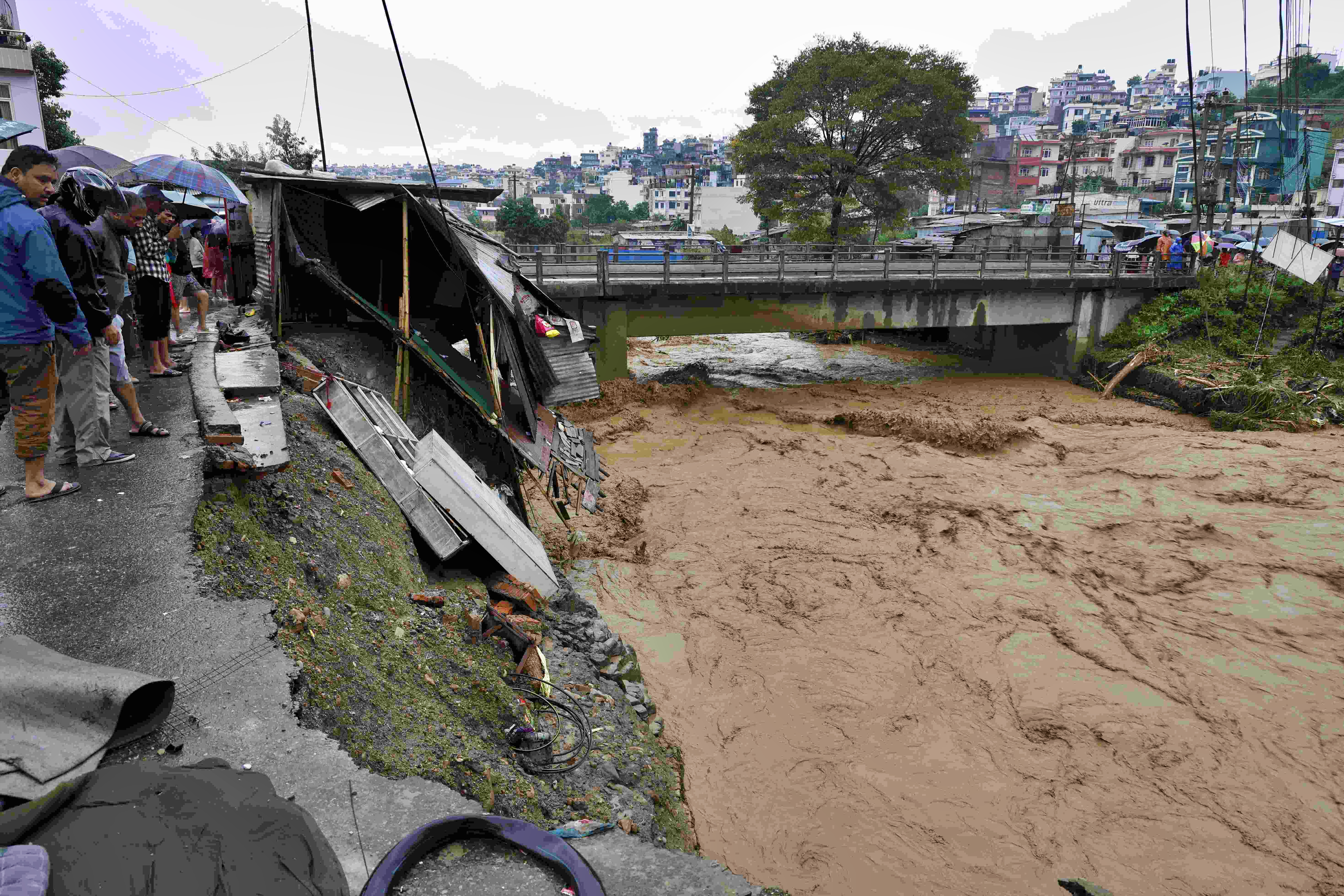 NEPAL LANDSLIDE DEATH  RAIN HAVOC DEATH IN NEPAL  നേപ്പാളില്‍ വെള്ളപ്പൊക്കം  നേപ്പാള്‍ കനത്ത മഴ