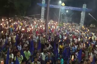 bokaro-steel-workers-took-out-torchlight-procession-demanding-bonus