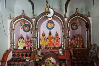 Stolen God idols locked in police station