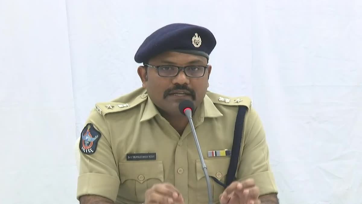 Nellore SP Press Meet on Attack on RTC Driver